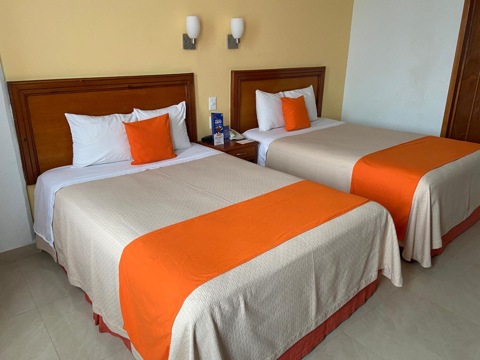 Hotel Baez Carrizal 비야에르모사 외부 사진
